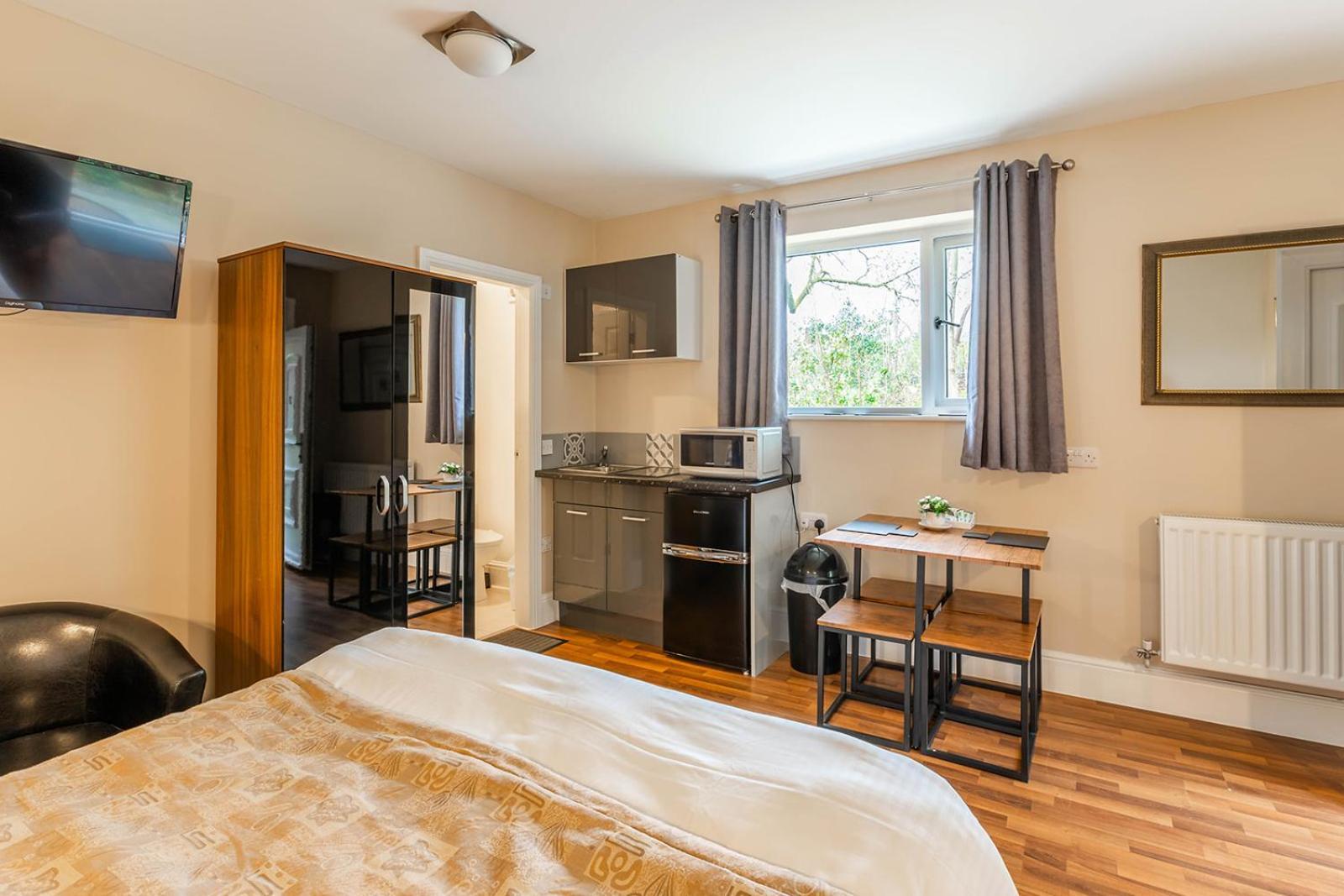 Windermere Studio Rooms - With Free Car Parking Onsite Exterior foto