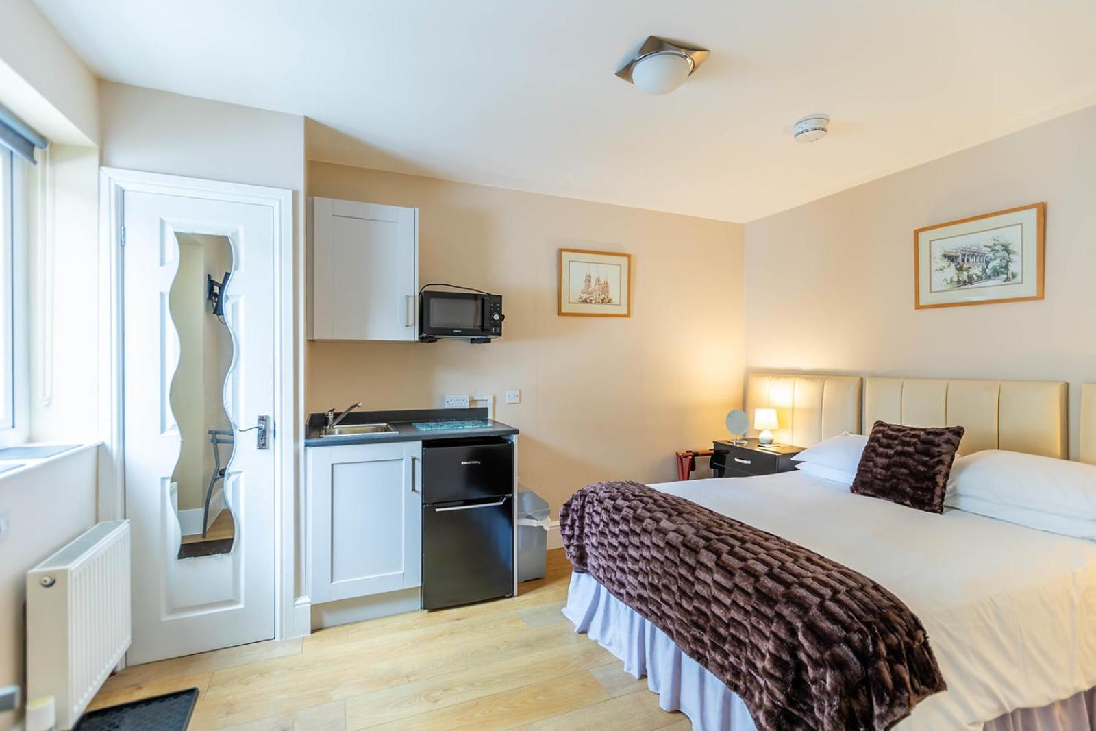 Windermere Studio Rooms - With Free Car Parking Onsite Exterior foto
